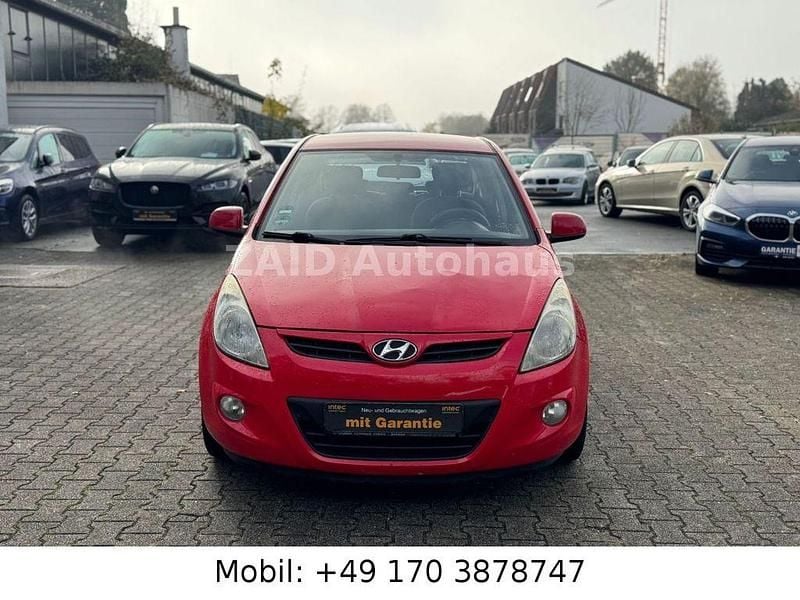 Gebraucht Hyundai i20 Comfort 101 PS (74 kW) 2010 Rot Kleinwagen