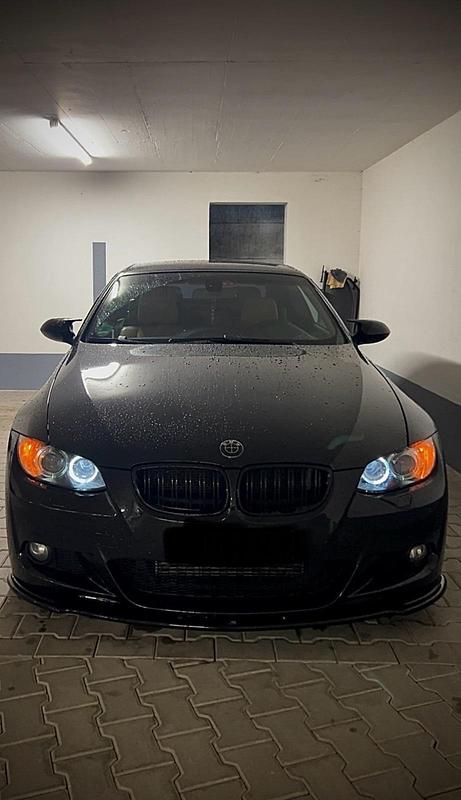 Schwarz Gebraucht 2009 BMW 320 Cabriolet M Sport Cabrio | 9.700 € (Teuer) - Bild 1/4