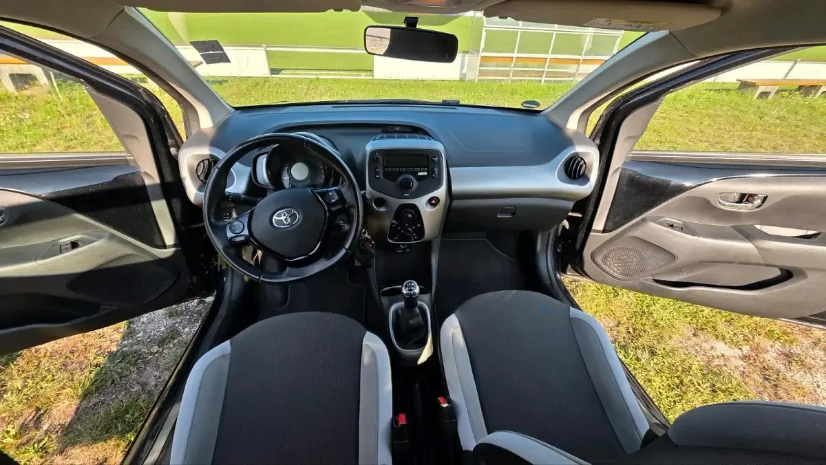 Gebraucht Toyota Aygo X-play 69 PS (50 kW) 2017 Schwarz Kleinwagen