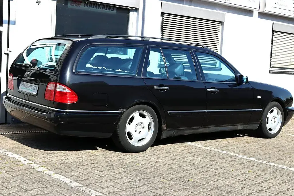 Gebraucht Mercedes E320 Avantgarde 224 PS (164 kW) 1998 Schwarz Kombi