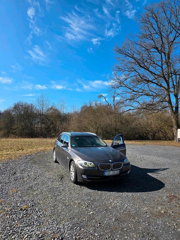 Gebraucht BMW 530 258 PS (189 kW) 2013 Braun Kombi