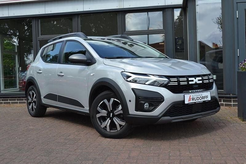 Grau Gebraucht 2023 Dacia Sandero Limousine | 16.490 € (Etwas zu teuer) - Bild 1/4