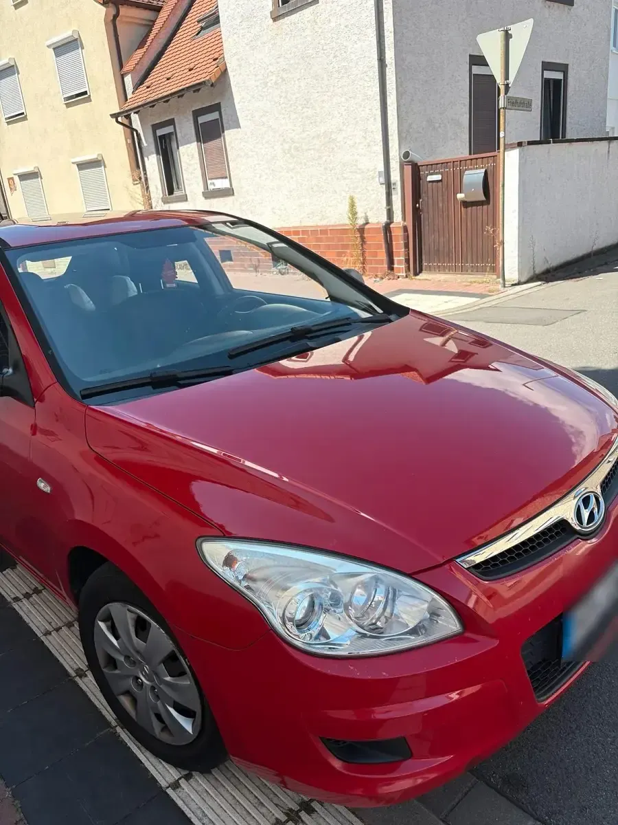 Gebraucht Hyundai i30 Edition 122 PS (89 kW) 2009 Rot Kleinwagen