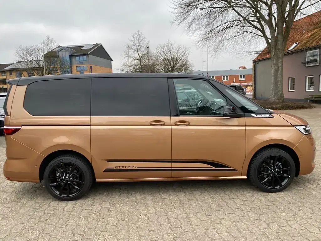 Neu VW Multivan Edition 150 PS (110 kW) 2025 Braun Van / Kleinbus