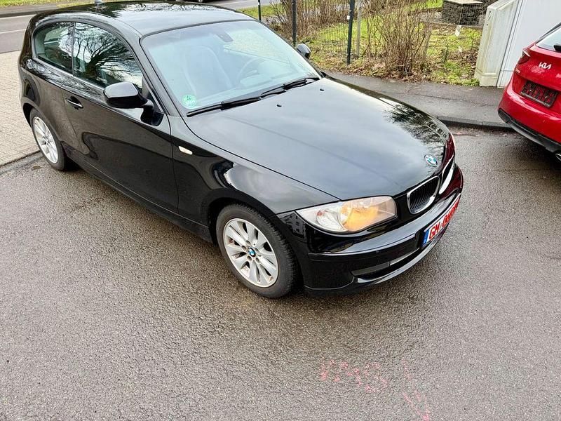 Gebraucht BMW 118 Advantage 143 PS (105 kW) 2011 Schwarz Kleinwagen