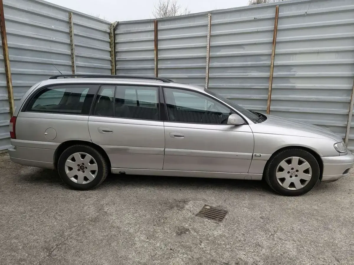 Second-hand Opel Omega 211 CP (155 kW) 2000 Argintiu Break