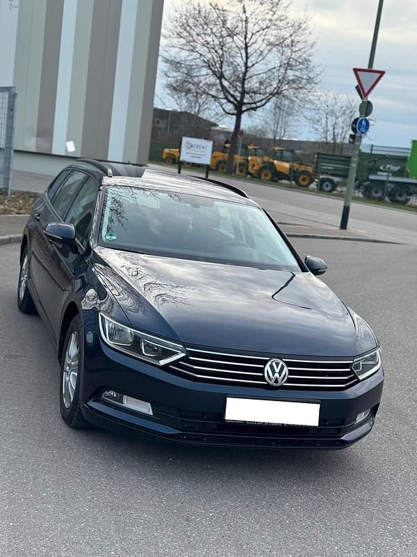 Gebraucht VW Passat 120 PS (88 kW) 2016 Blau Kombi