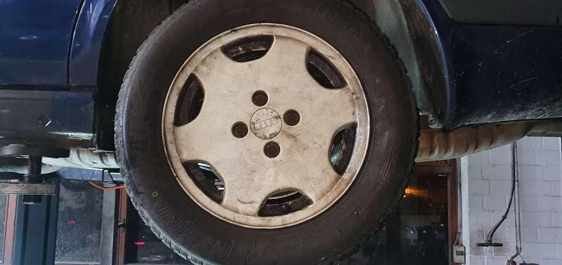 Second-hand Audi 80 Basis 150 CP (110 kW) 1995 Albastru Break