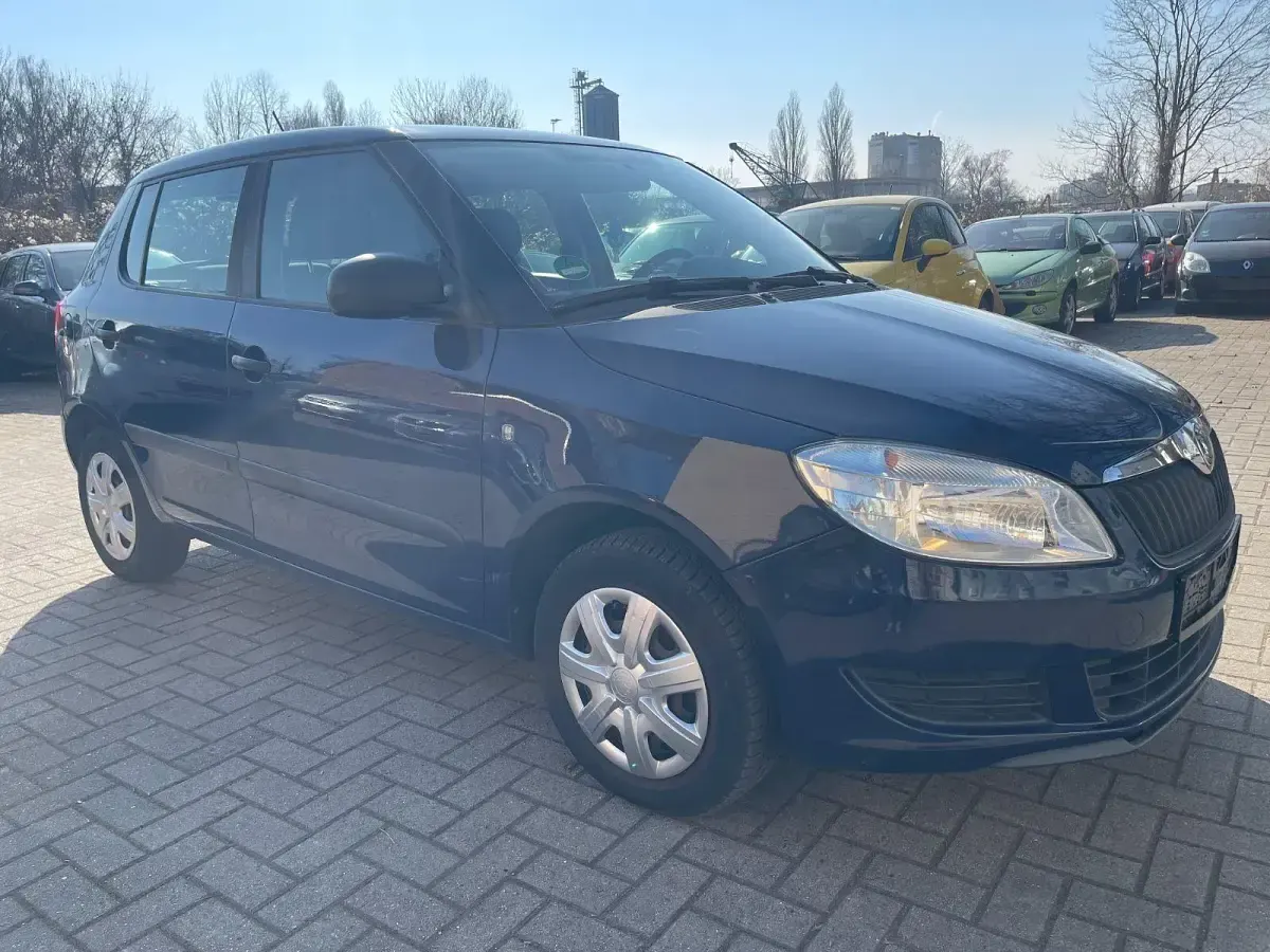 Używany Skoda Fabia Special 60 KM (44 kW) 2011 Niebieski Hatchback