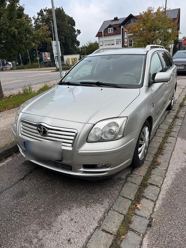Beige Gebraucht 2004 Toyota Avensis Kombi | 1.200 € (Fairer Preis) - Bild 1/4