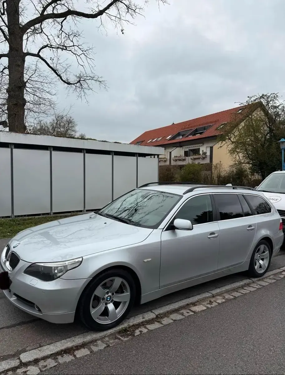 Gebraucht BMW 523 177 PS (130 kW) 2006 Silber Kombi