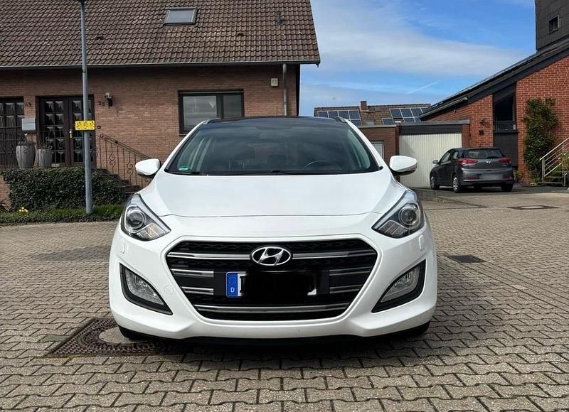 Gebraucht Hyundai i30 136 PS (100 kW) 2016 Weiß Kombi