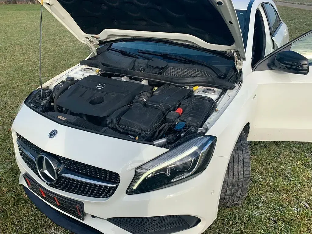 Gebraucht Mercedes A180 AMG line 109 PS (80 kW) 2017 Weiß Limousine