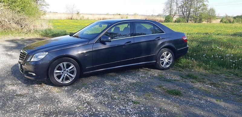 Gebraucht Mercedes E220 Avantgarde 170 PS (125 kW) 2010 Grau Limousine