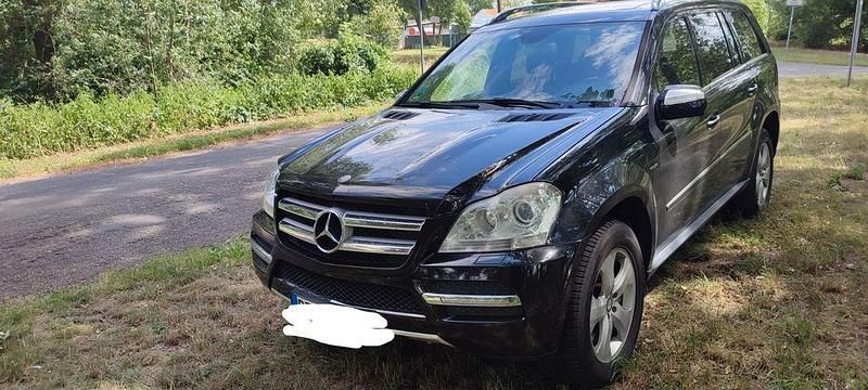Schwarz Gebraucht 2010 Mercedes GL350 SUV | 16.666 € (Fairer Preis) - Bild 1/4