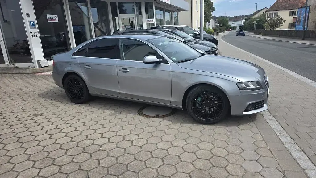 Gebraucht Audi A4 Attraction 190 PS (139 kW) 2011 Grau Limousine