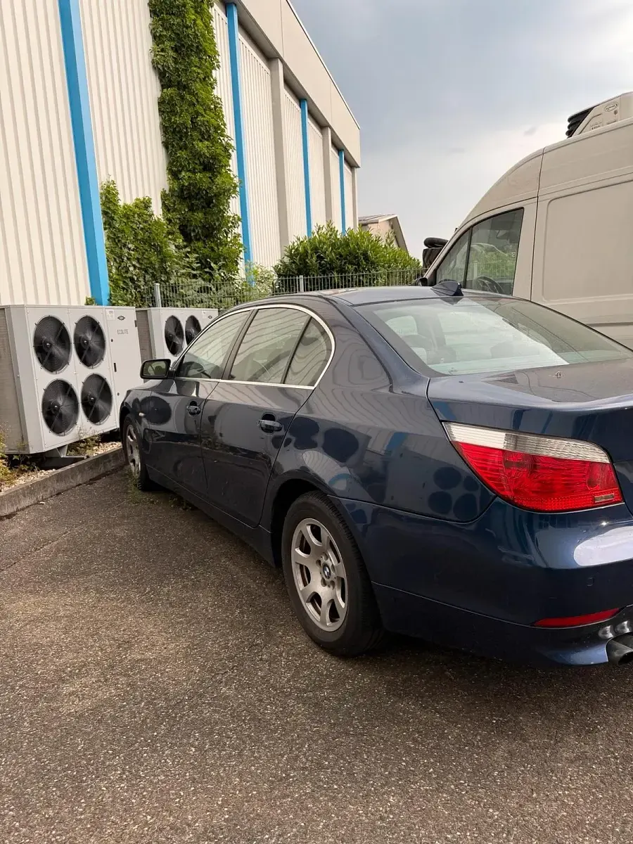 Gebraucht BMW 520 Basis 170 PS (125 kW) 2004 Blau Limousine
