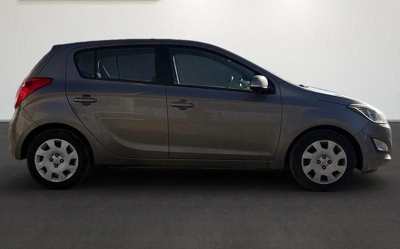 Gebraucht Hyundai i20 Style 101 PS (74 kW) 2014 Grau Kleinwagen