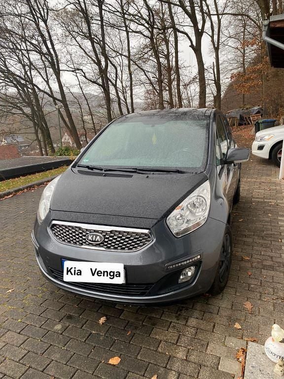Grau Gebraucht 2011 Kia Venga Edition 7 Kleinwagen | 4.750 € (Guter Preis) - Bild 1/4