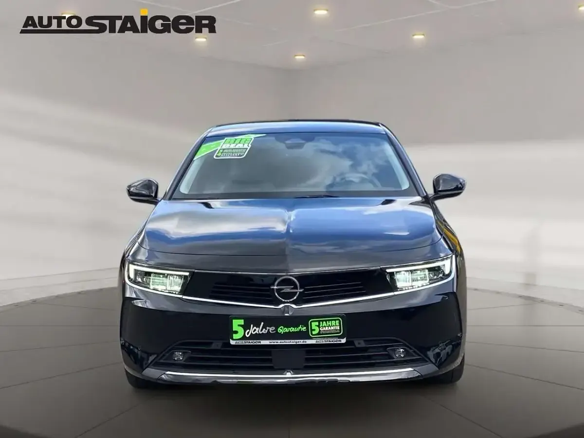 Gebraucht Opel Astra Elegance 131 PS (96 kW) 2023 Diamant schwarz/karbon schwarz Kleinwagen