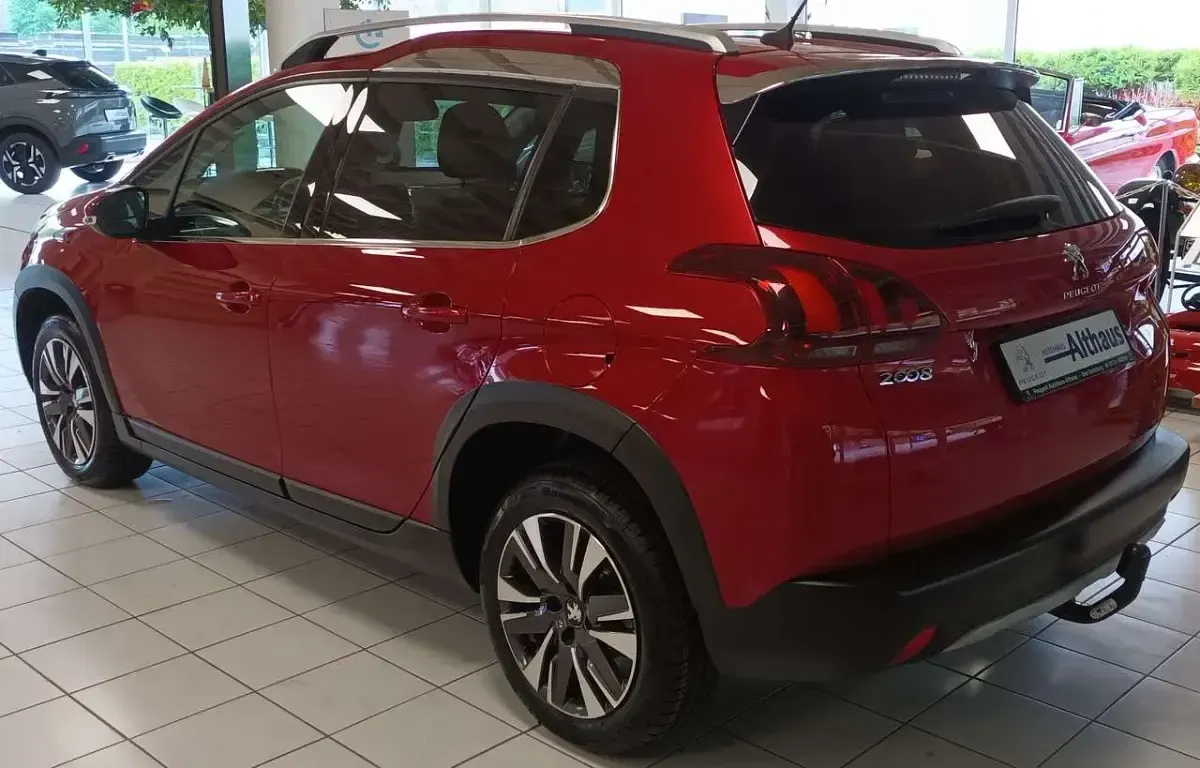 Gebraucht Peugeot 2008 Allure 131 PS (96 kW) 2019 Ultimaterot/metallic SUV