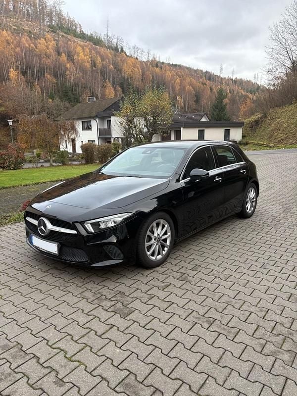 Gebraucht Mercedes A200 150 PS (110 kW) 2019 Schwarz Limousine