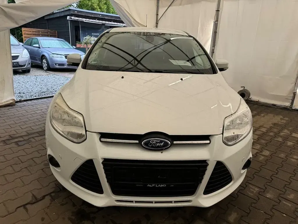 Gebraucht Ford Focus SYNC Edition 125 PS (91 kW) 2014 Weiß Limousine