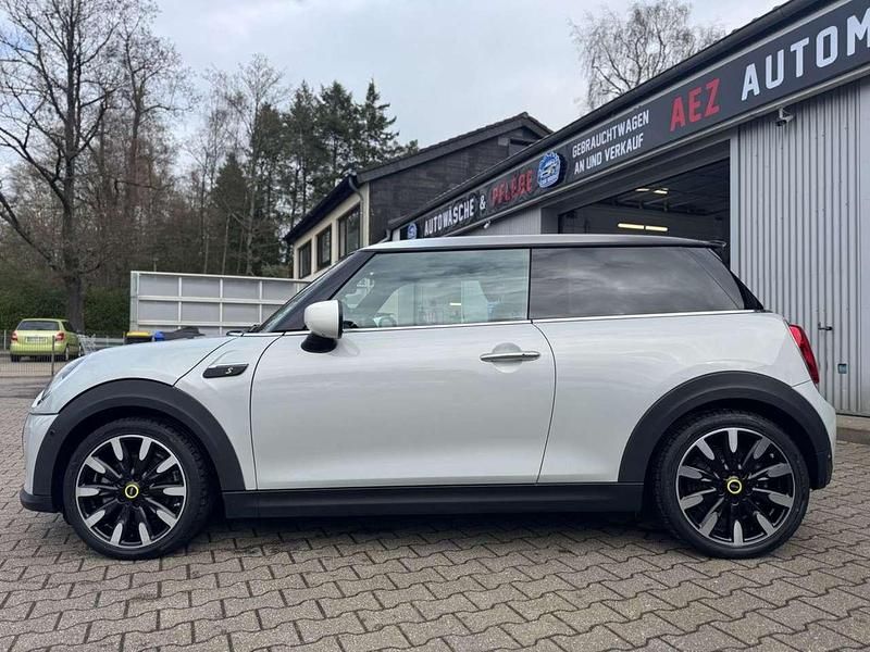 Gebraucht Mini Cooper SE Classic 135 kW (184 PS) 2022 White silver Kleinwagen