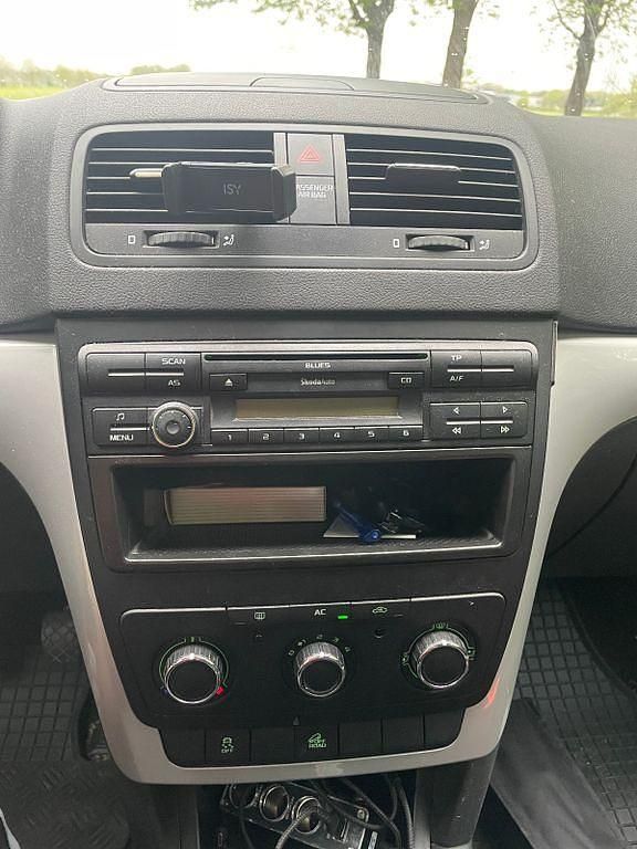 Używany Skoda Yeti 140 KM (102 kW) 2012 Szary SUV
