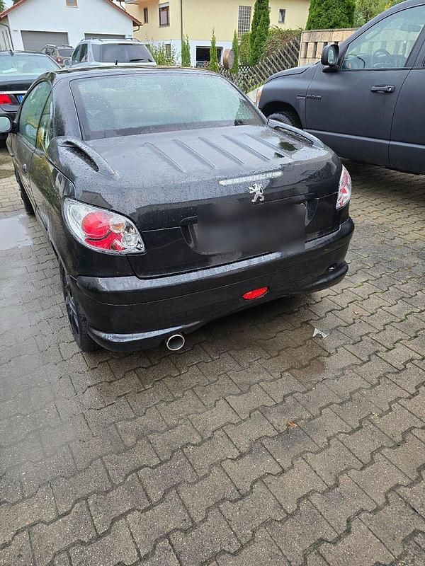 Gebraucht Peugeot 206 CC 109 PS (80 kW) 2003 Schwarz Cabrio