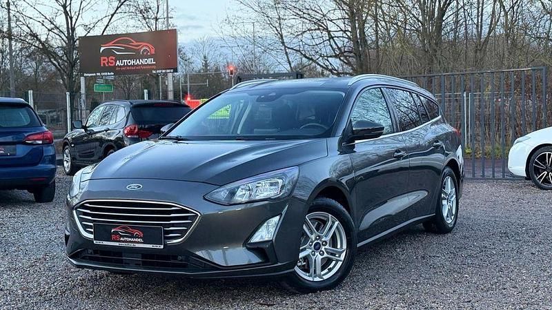 Gebraucht Ford Focus Cool & Connect 120 PS (88 kW) 2021 Grau Limousine