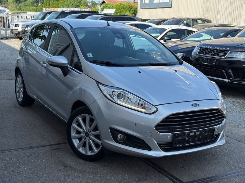 Silber Gebraucht 2015 Ford Fiesta Titanium Kleinwagen | 9.500 € (Fairer Preis) - Bild 1/4