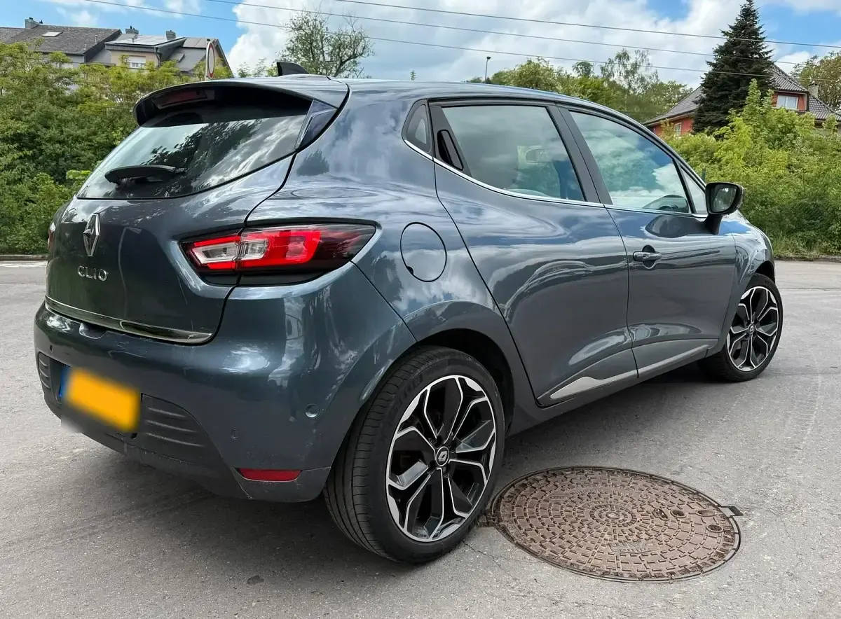 Gebraucht Renault Clio Intens 118 PS (86 kW) 2017 Grau Kleinwagen