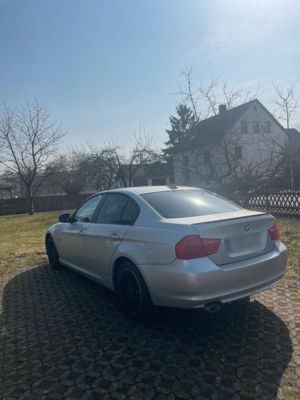 Gebraucht BMW 316 2011 Silber Limousine