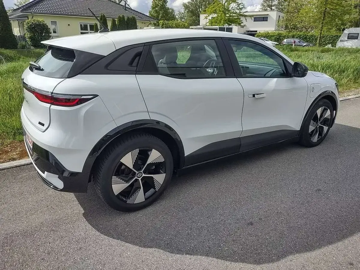 Gebraucht Renault Megane E-Tech Equilibre 96 kW (131 PS) 2023 Weiß Limousine