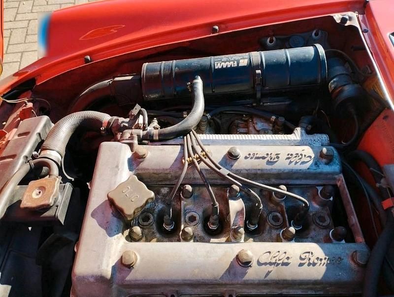 Gebraucht Alfa Romeo Spider 126 PS (92 kW) 1984 Rot Cabrio