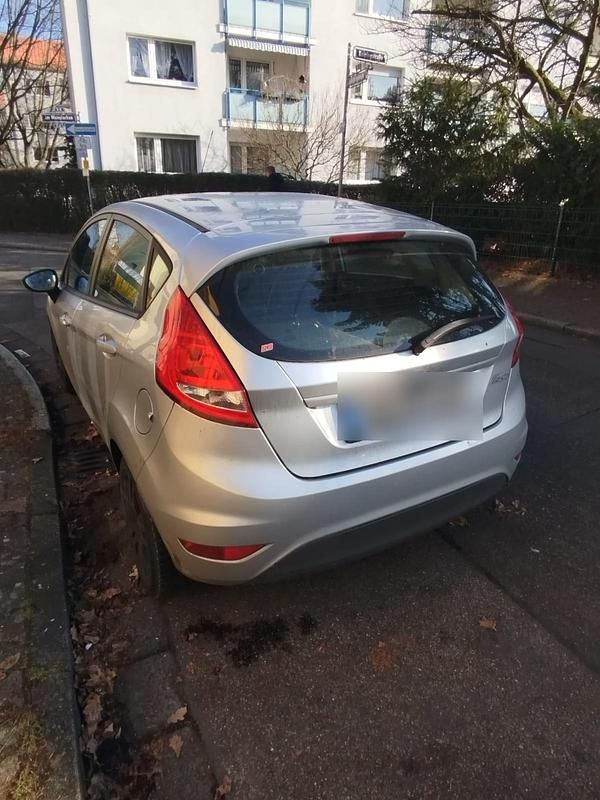 Gebraucht Ford Fiesta 89 PS (65 kW) 2012 Silber Kleinwagen