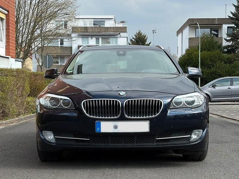 Gebraucht BMW 530 258 PS (189 kW) 2013 Blau Kombi