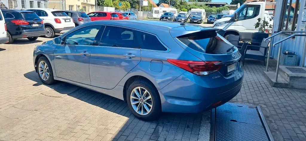 Gebraucht Hyundai i40 Classic 135 PS (99 kW) 2016 Blue spirit metallic Kombi