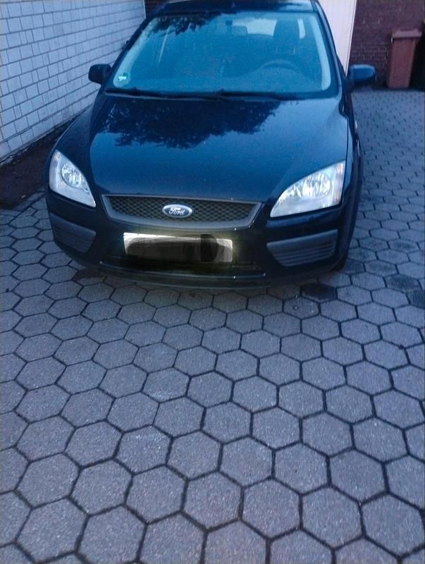 Blau Gebraucht 2006 Ford Focus Kombi | 400 € (Guter Preis) - Bild 1/4