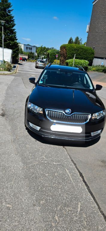 Schwarz Gebraucht 2015 Skoda Octavia Elegance Kombi | 12.000 € (Guter Preis) - Bild 1/4