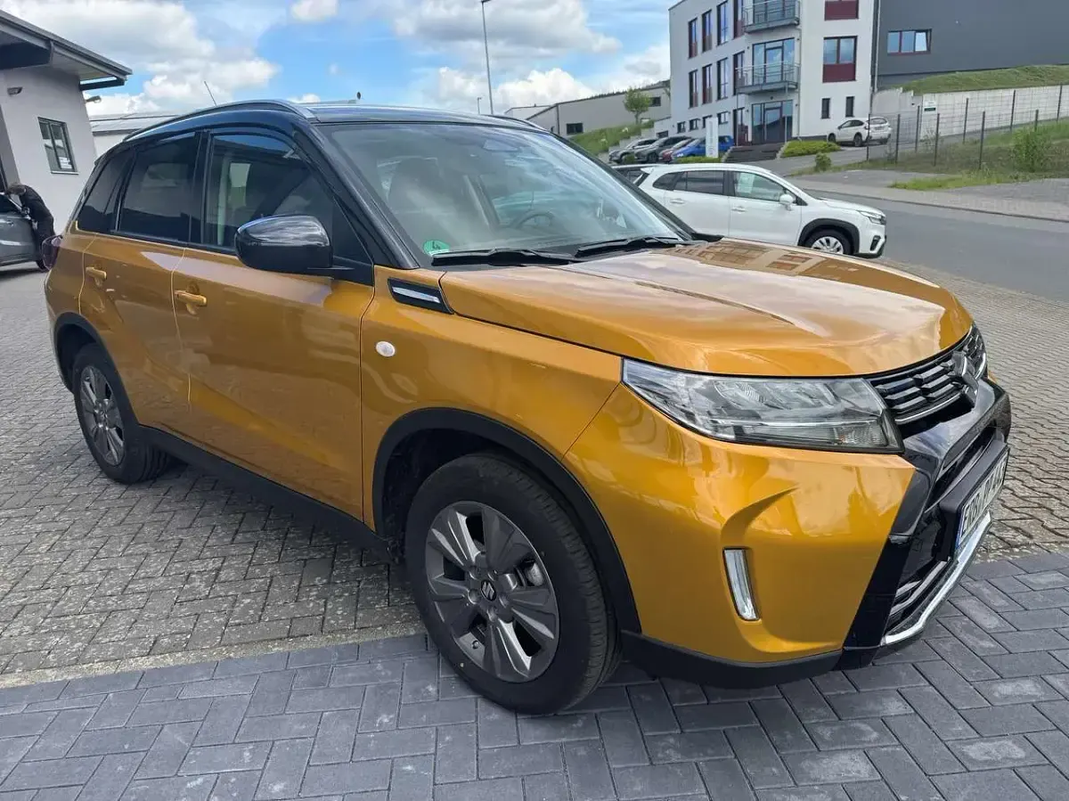 Gebraucht Suzuki Vitara Comfort 110 PS (80 kW) 2025 Gelb SUV