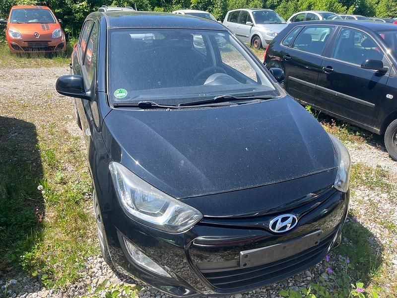 Schwarz Gebraucht 2012 Hyundai i20 Edition Limousine | 2.790 € (Superpreis) - Bild 1/4