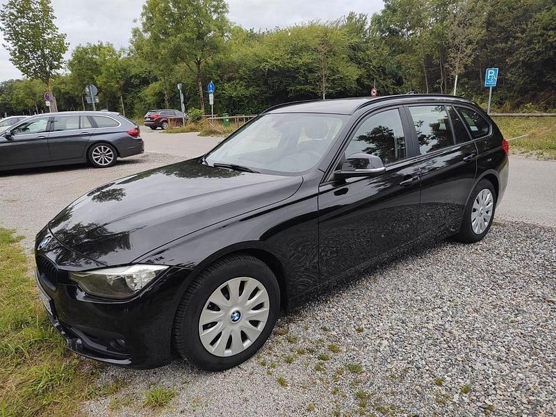 Schwarz Gebraucht 2016 BMW 318 Sport Line Kombi | 12.500 € (Etwas zu teuer) - Bild 1/4