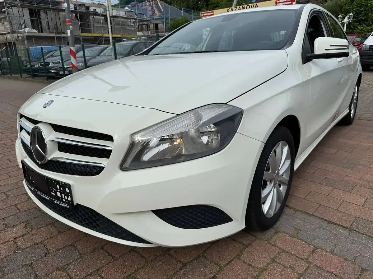 Gebraucht Mercedes A180 122 PS (89 kW) 2013 Calcitweiss  unilack Kleinwagen