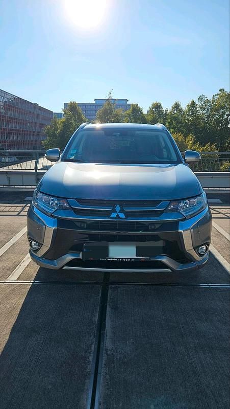 Gebraucht Mitsubishi Outlander P-HEV Plus 203 PS (149 kW) 2018 Grau SUV