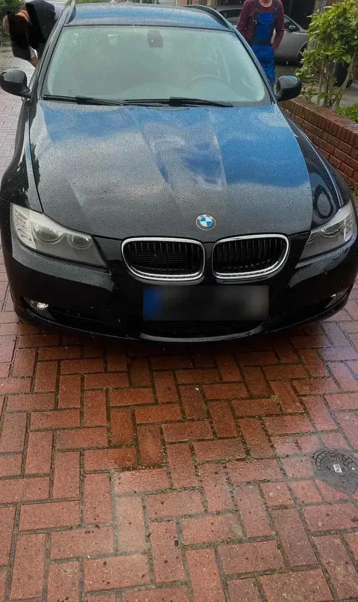 Gebraucht BMW 318 143 PS (105 kW) 2012 Schwarz Kombi