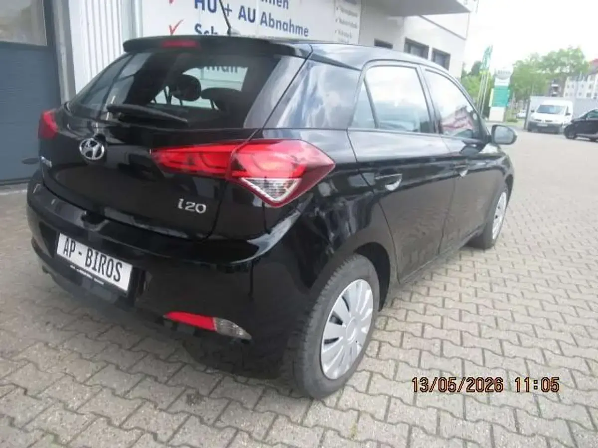 Gebraucht Hyundai i20 Classic 84 PS (61 kW) 2018 Phantom black. / mic Kleinwagen