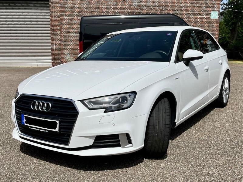 Weiß Gebraucht 2018 Audi A3 Sportback Design Limousine | 12.900 € (Superpreis) - Bild 1/4