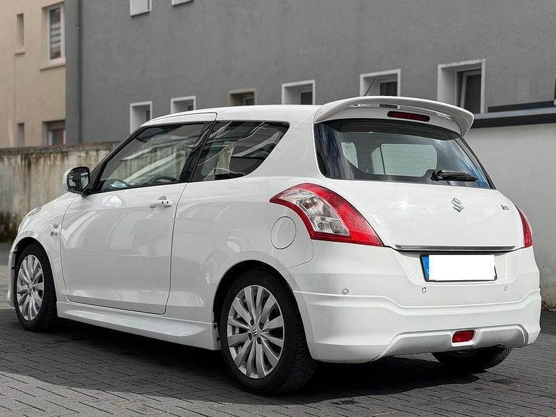 Gebraucht Suzuki Swift 94 PS (69 kW) 2011 Weiß Kleinwagen